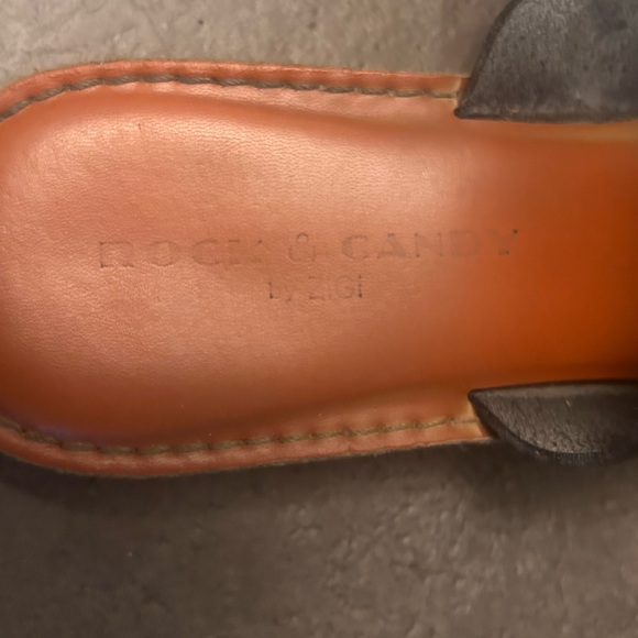 Black Sandals Size 9 - Picture 2 of 3